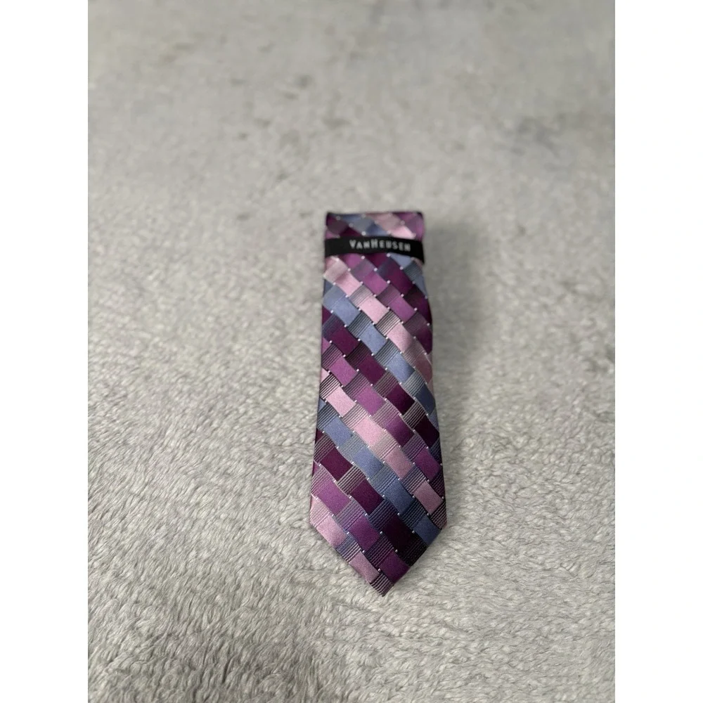 New Van Heusen Men's Purple Neck Silk Tie Geometric NWT‎